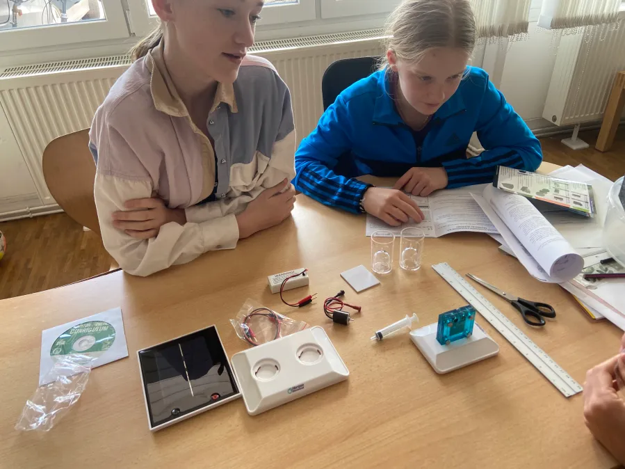 Wasser und elektrischer Strom – fachübergreifender Arbeit in der Jupiterklasse