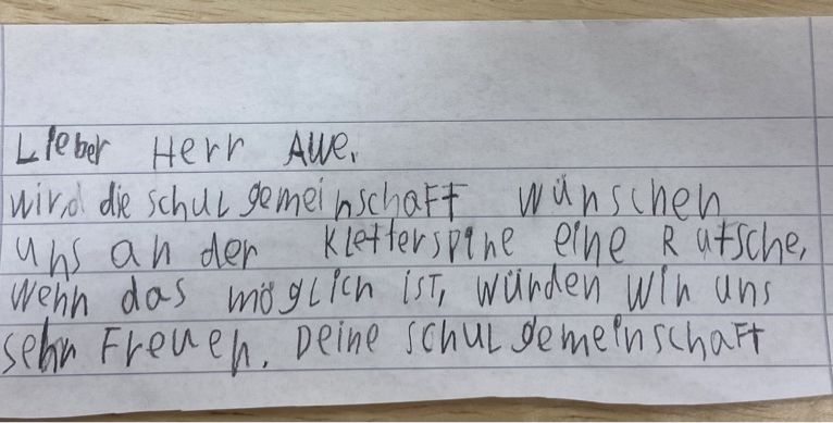 Die Rutsche an der Kletterspinne