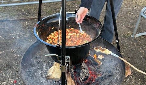 Kochen über offenem Feuer – Lernen mit allen Sinnen