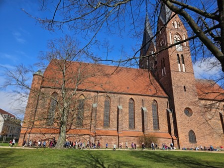 Ein sportlich-fröhlicher Start in die Ferien